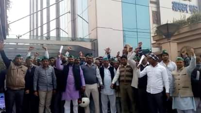 BHARTIYA KISAN UNION PROTEST IN INCOME TAX OFFICE NOIDA