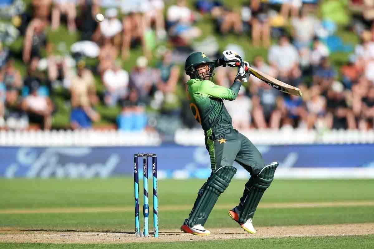 new zealand thrash pakistan in odi series by 5-0