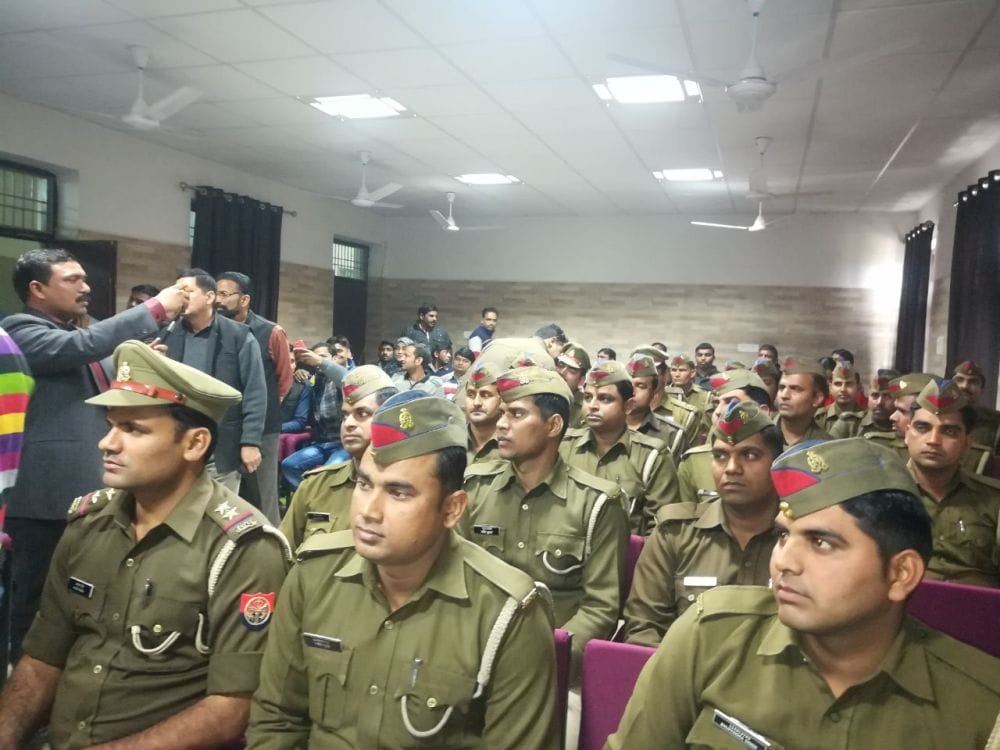 agra policemen learn foreign language 