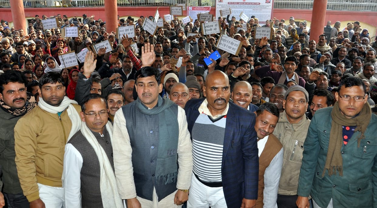 सफाई कर्मियों ने प्रदर्शन किया