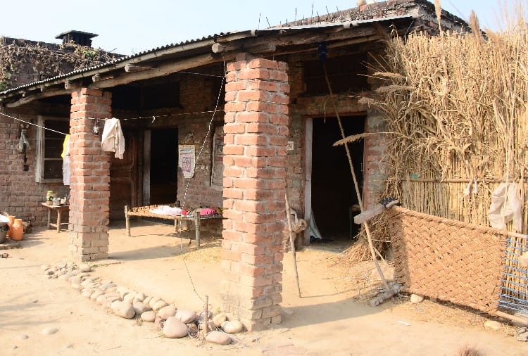 family living in dark no power connection last 15 years in Una Himachal