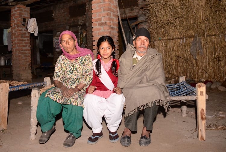 family living in-dark no-power connection last 15 years una himachal