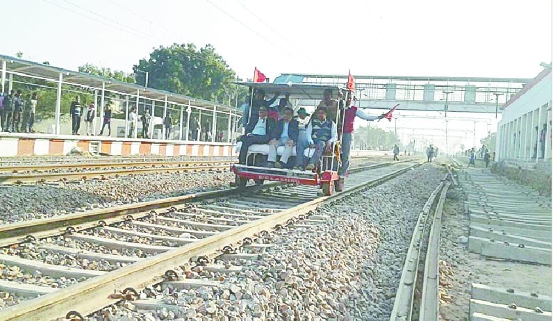 Double track green flag