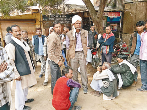 The body of the newlyweds hanged on the trap