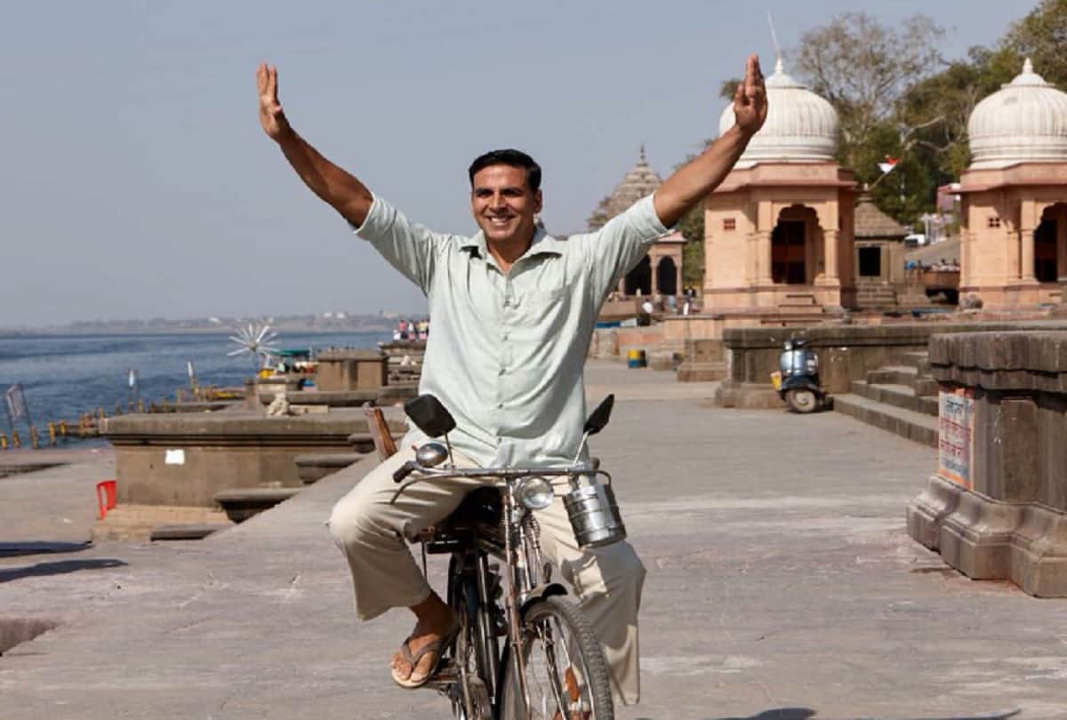 Bollywood Padman Akshay Kumar now auction his bicycle as to help the needy women 