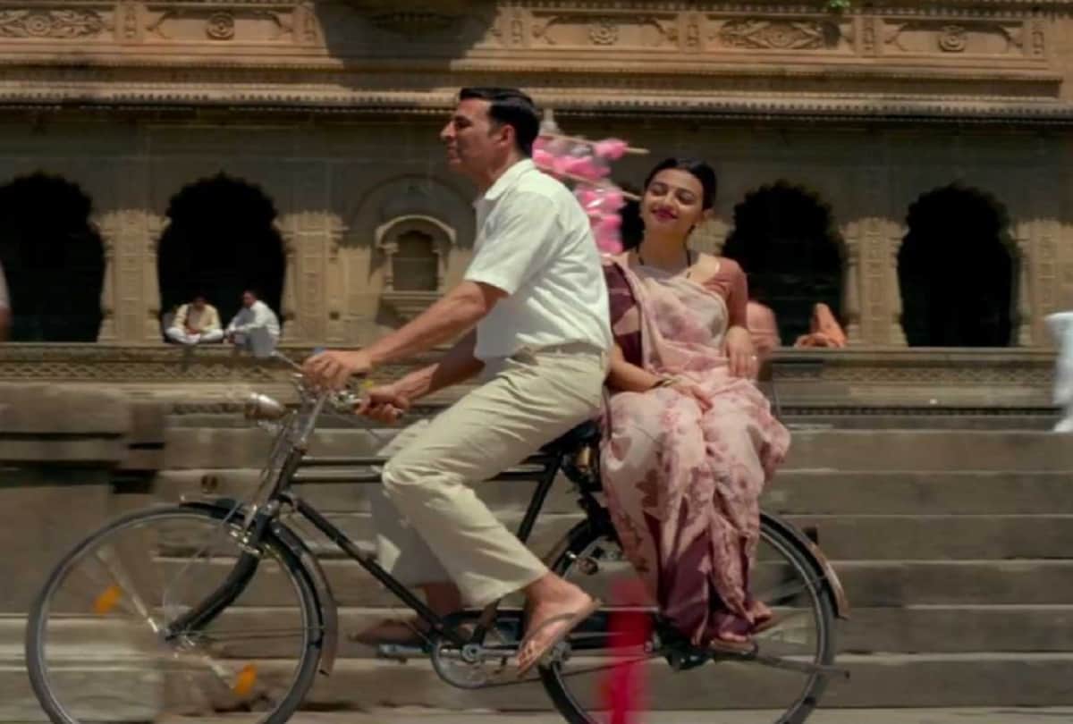 Bollywood Padman Akshay Kumar now auction his bicycle as to help the needy women 