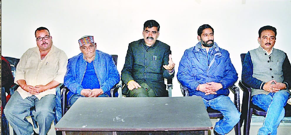 भाजपा सरकार ने शुरू किया विस्थापितों के साथ अनदेखी करना: बंबर