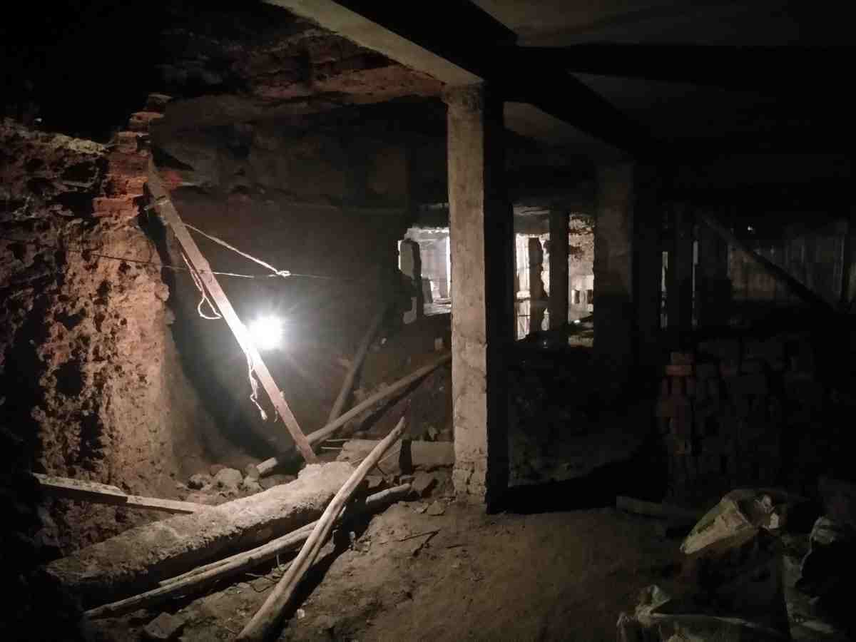 Demolition of illegal basment in varanasi after cm yogi visit