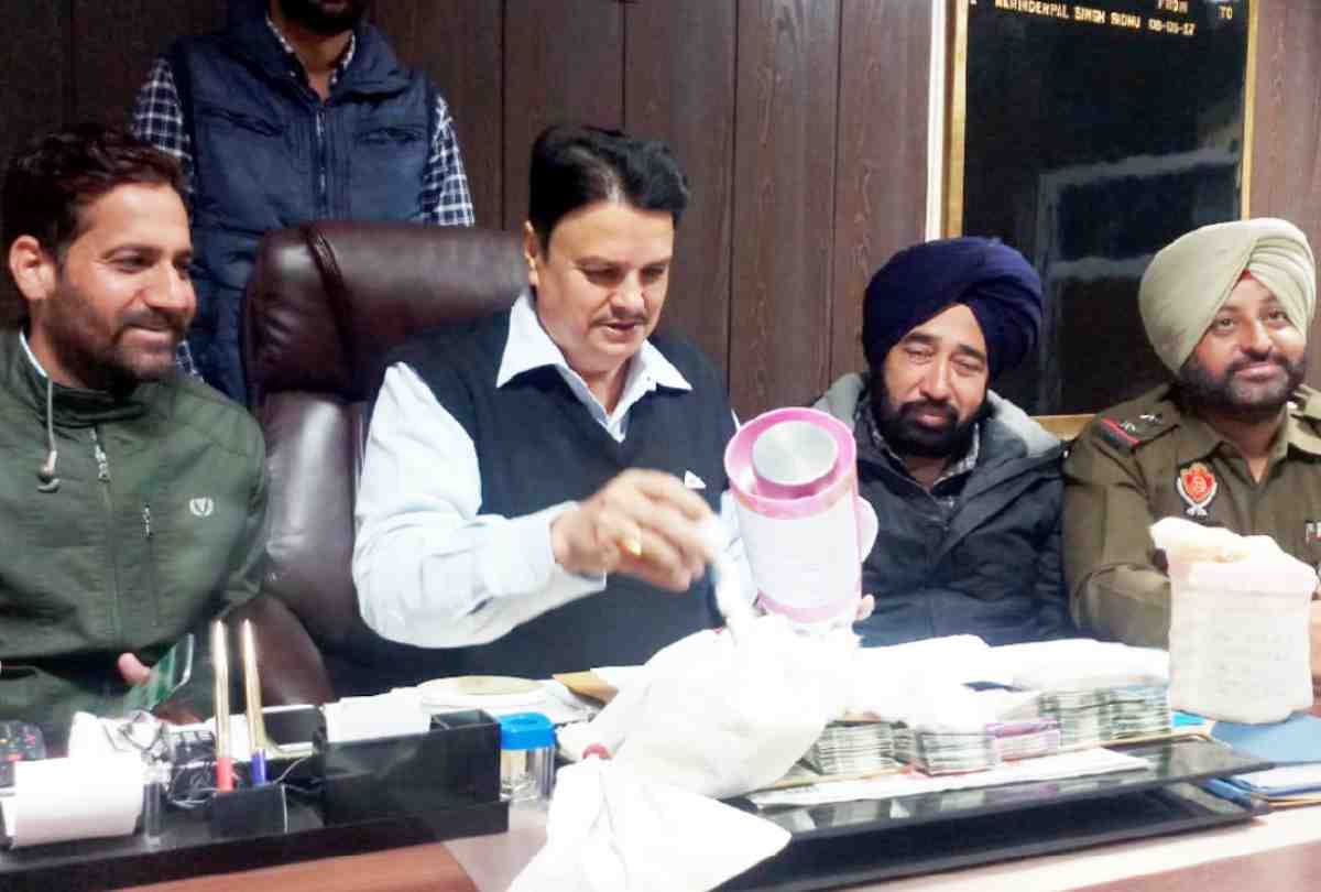 punjab police counter intelligence arrested two drug smugglers