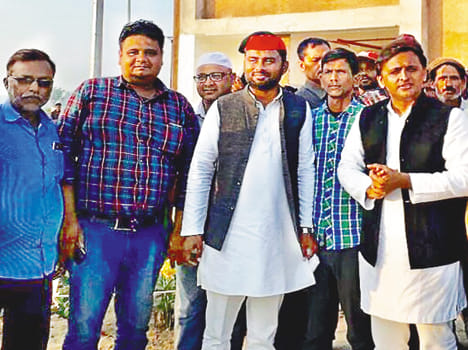 Government putting burden on public by earning from Expressway Akhilesh 