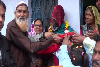 Respecting mother giving birth to daughter, Quran and Ramayan distributed in kota rajasthan
