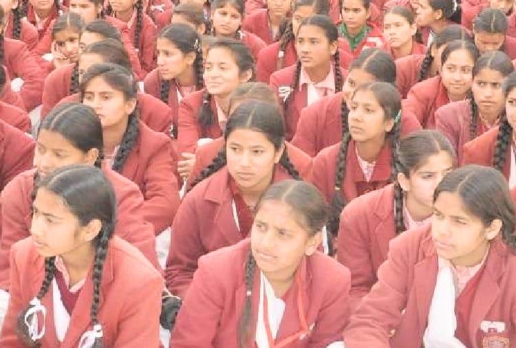 one Arts teacher on 100 students in himachal, 43 thousand admissions in pre primary classes