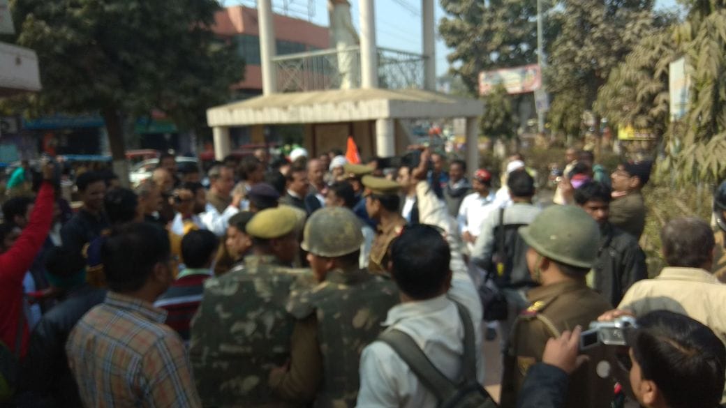 varanasi congress do start protest against amit shah
