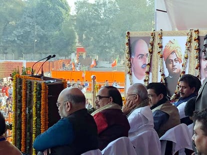 amit shah and cm yogi do worship at kashi vishwnath temple