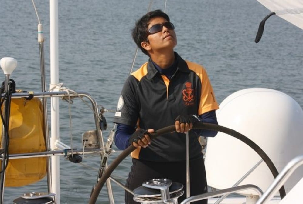 ins tarini indian navy women officer team in KBC