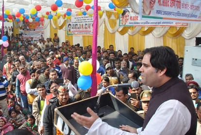 varun gandhi raises questions on modi and yogi government.