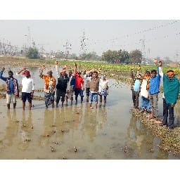 नहर के पानी से किसानों की फसल जलमग्न, प्रदर्शन