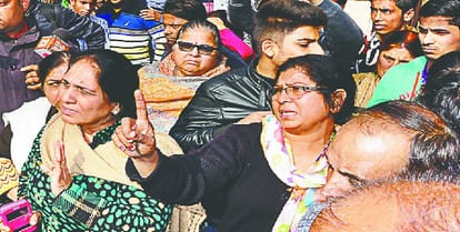 Father suffering from cancer, mother unconscious on son death, sisters cry