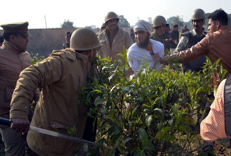 MDA officers who arrived with police of 12 police stations, bulldozer on the farmers crop, photos