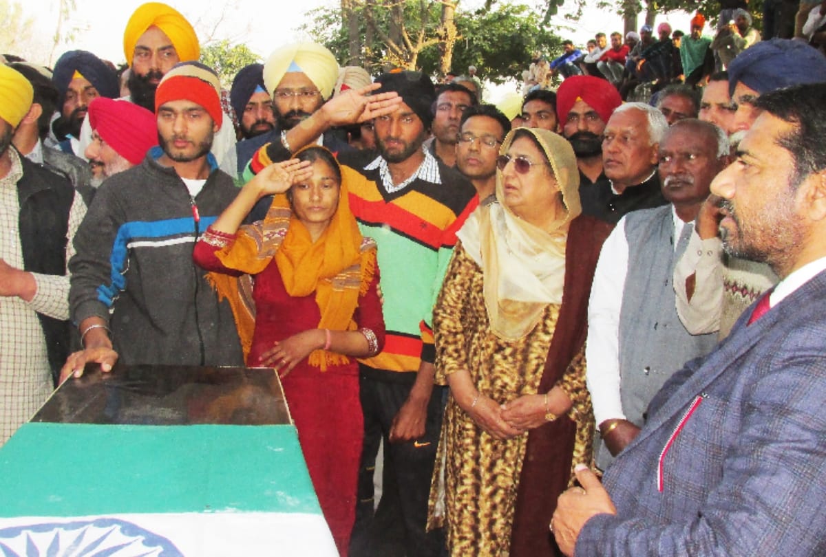 Last rites of 23-year-old Sepoy Mandeep Singh in Sangrur's Lehragaga