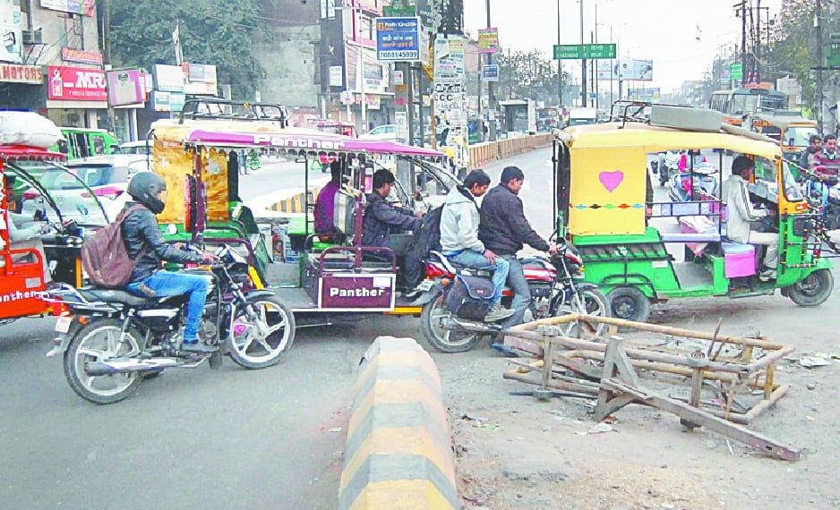 avaidh cut kaat rahe jindgi