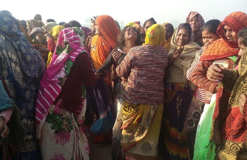 three dead in road accident in firozabad 