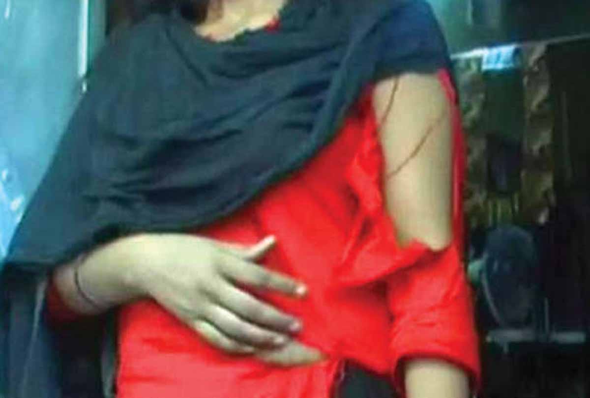 23 year old girl raped by her father in up