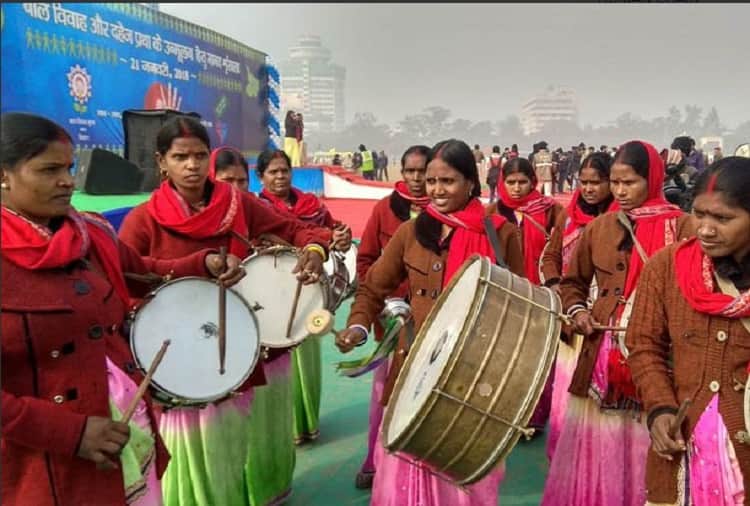 Human Chain in Bihar against child marriage and dowry