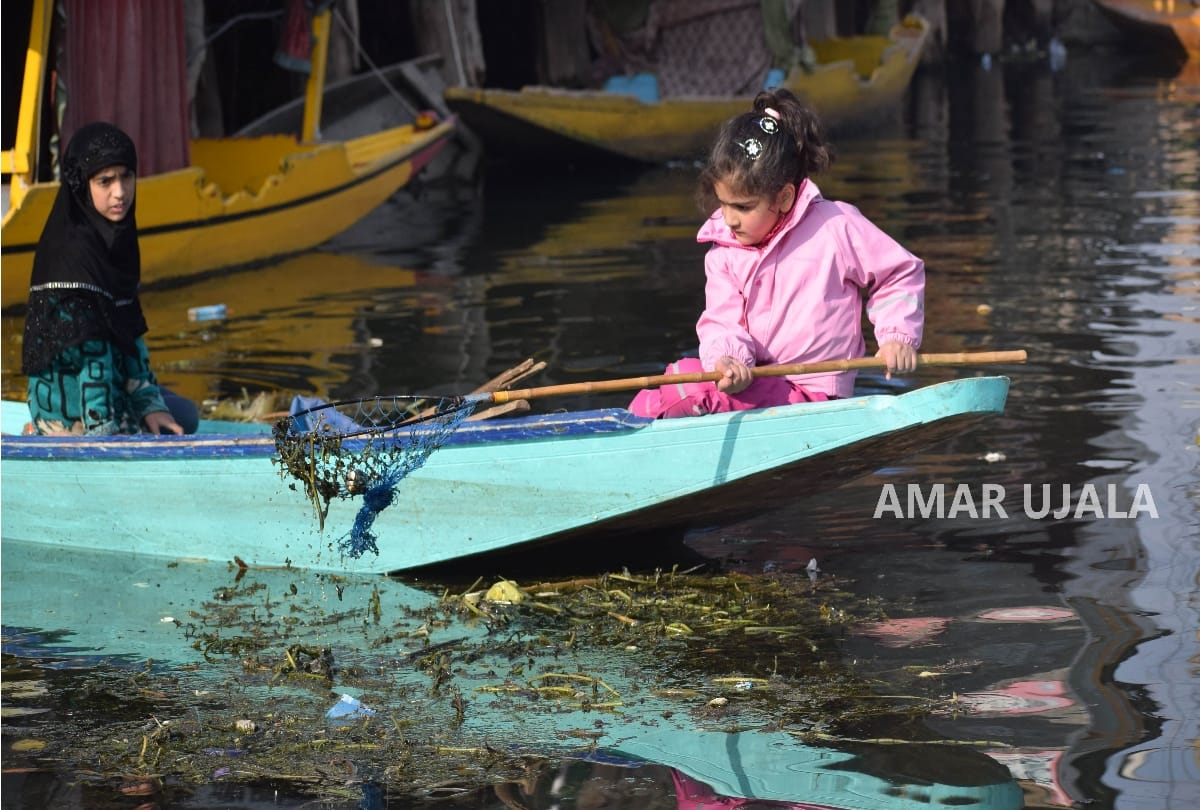 Modi appreciates this girls effort in cleaning Dal Lake in Mann Ki Baat