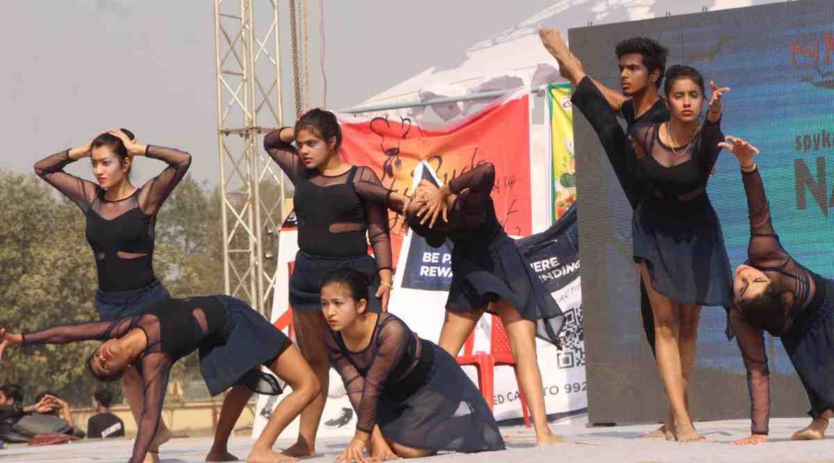 Group dance in kashi yatra fest in IIT BHU
