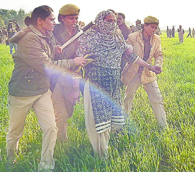 fasal ujri to roye kisan