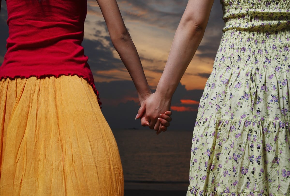 Two Homosexual Girls run away after fallen in love at uttar pradesh news