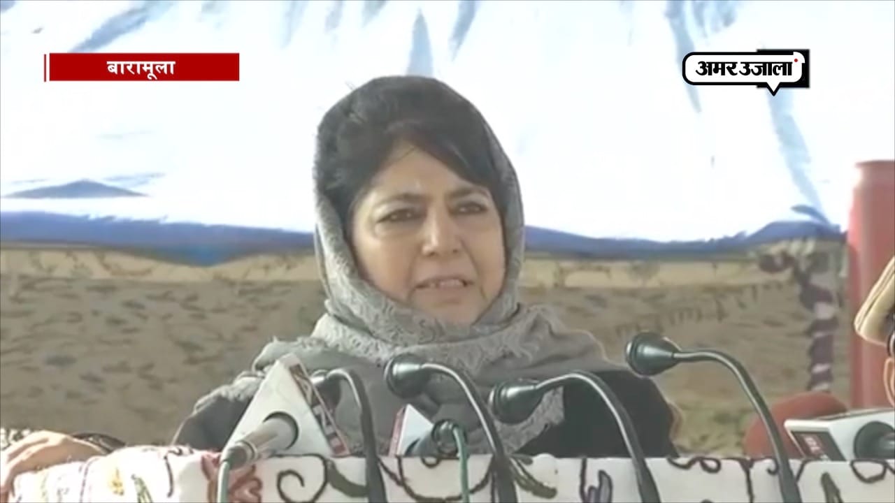 A man from the crowd gets up and speaks to Mehbooba Mufti on relief for Kashmiri Pandits