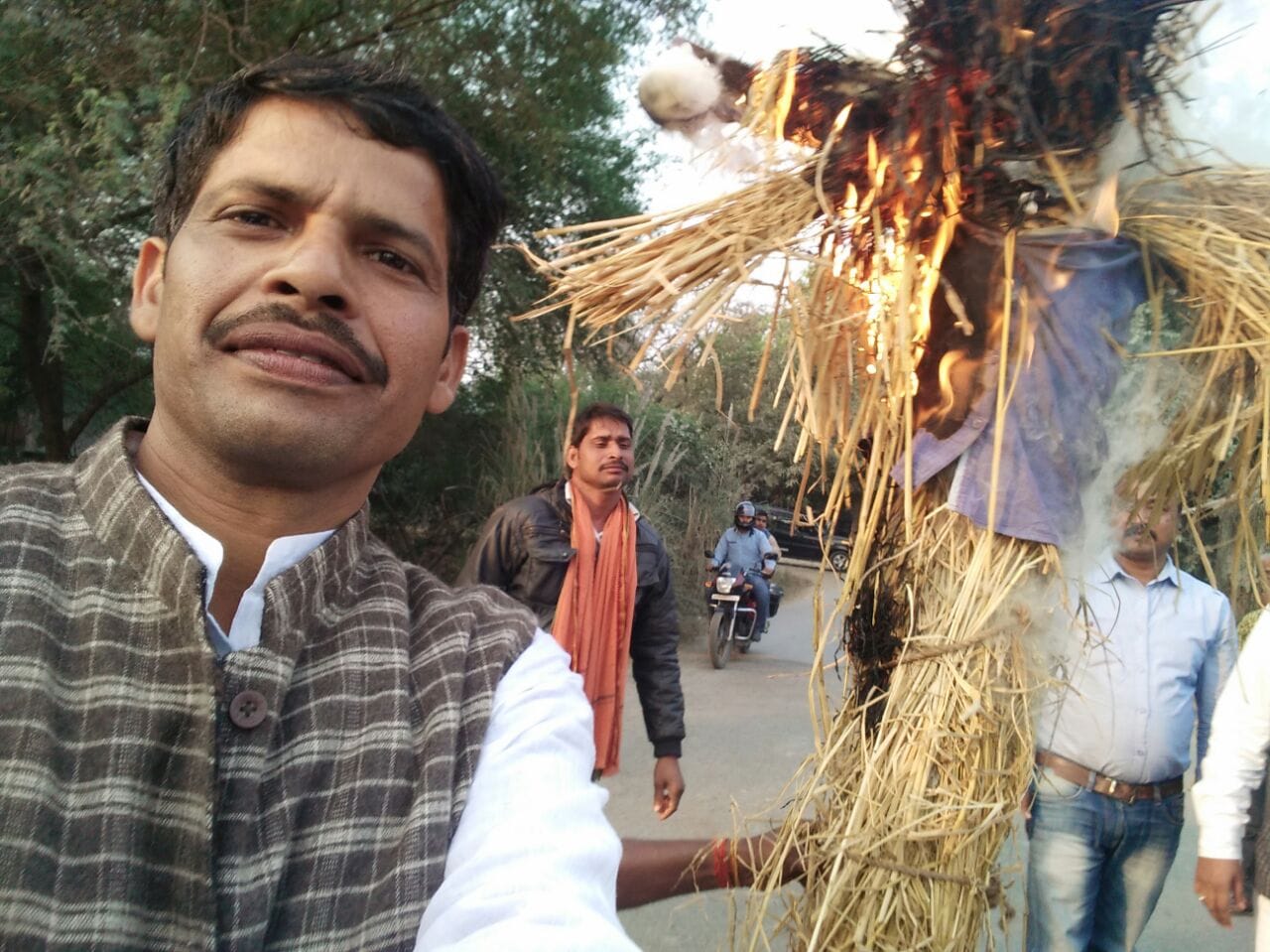 burn the effigy of bhansali against padmaavat film