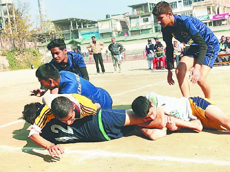 एक सौ मीटर दौड़ में रुद्रांश प्रथम