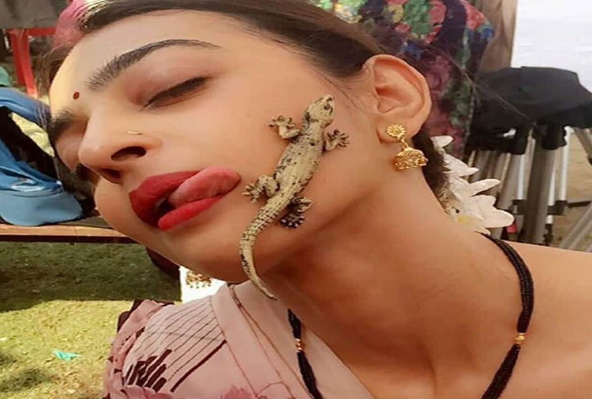Padman actress Radhika Apte being playful with a lizard