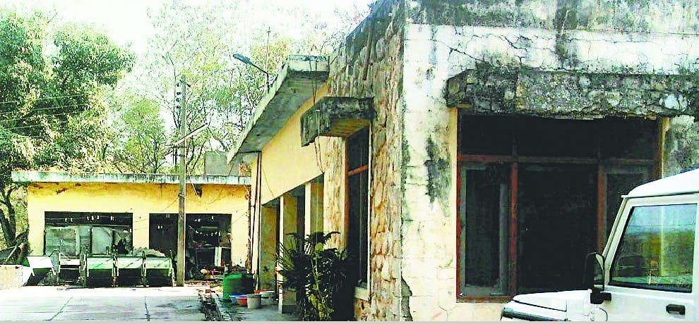 सब्लेटिंग की शिकायत, सरकारी क्वार्टरों में प्रशासन की छापेमारी