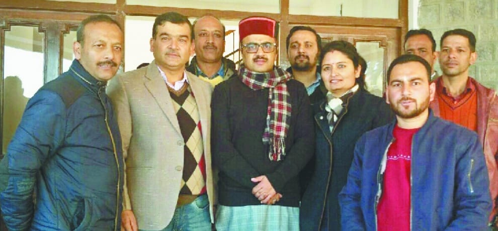 मंत्री से सड़क निर्माण की रखी मांग