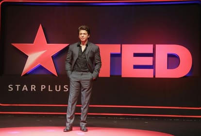 Shah rukh Khan got emotional when he show his mother photo in saree in ted talks india nayi soch