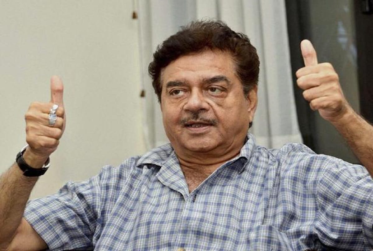 Shatrughan Sinha supports AAP through tweet