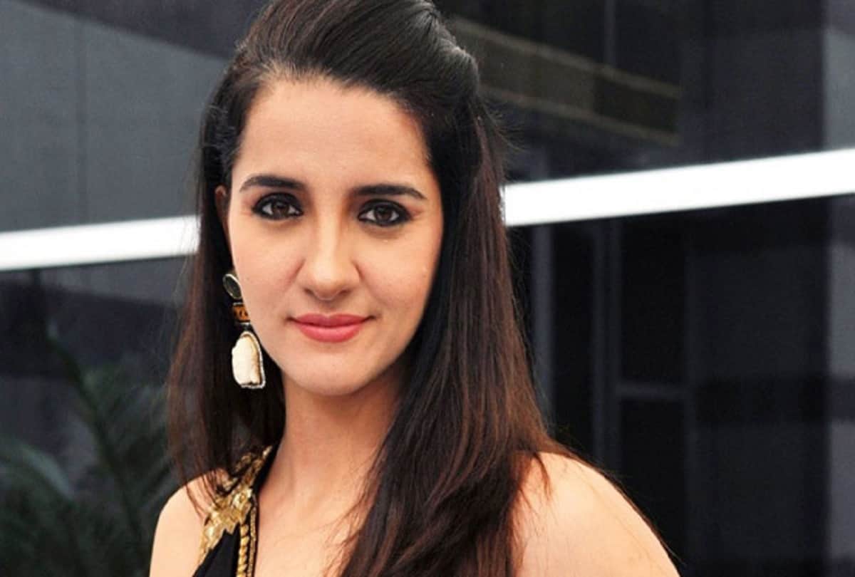 actress shruti seth admits Charles Darwin's theory is wrong 