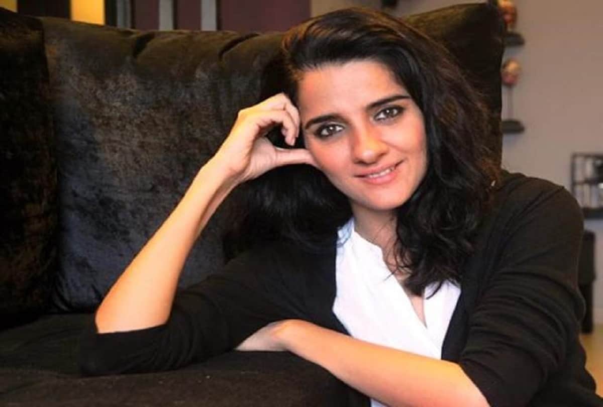 actress shruti seth admits Charles Darwin's theory is wrong 