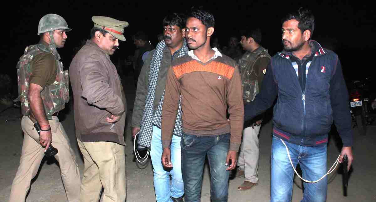 Police encounter in varanasi and two criminal arrested