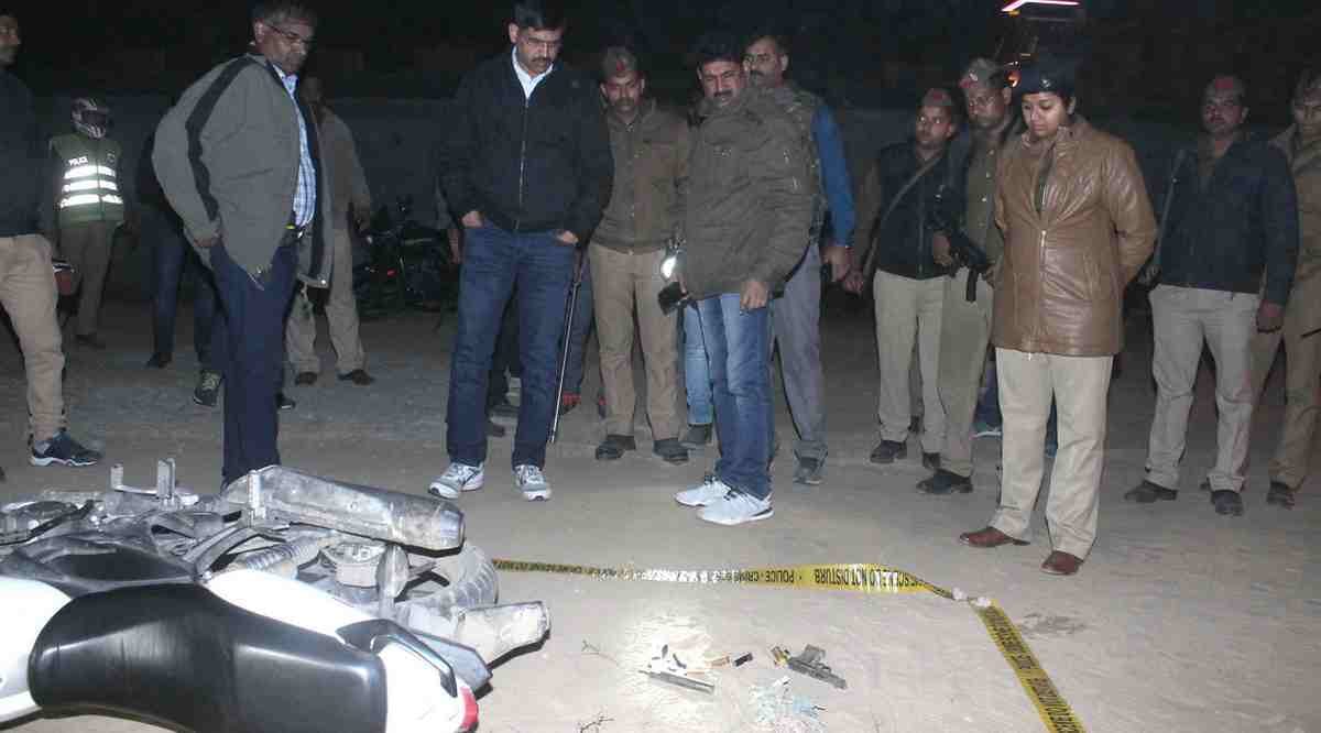 Police encounter in varanasi and two criminal arrested