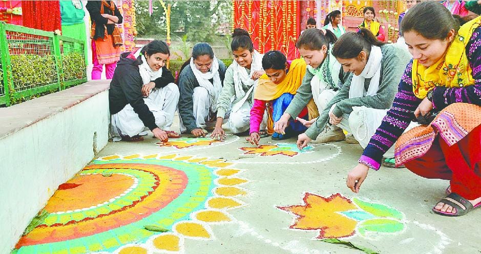 vasant panchami gets enjoying in agra