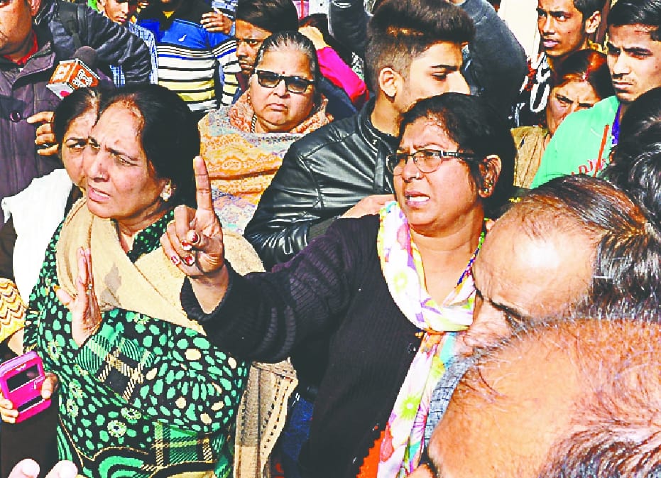 Busted masses against insightful police