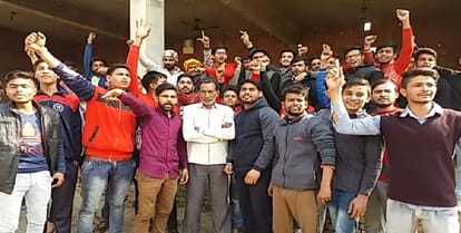 Padmavat film strongly opposes in West UP, soak granddaughter on cinema hall