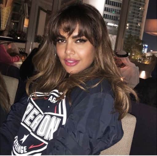 bold actress esha gupta Looks DIFFERENT In Her Latest photo