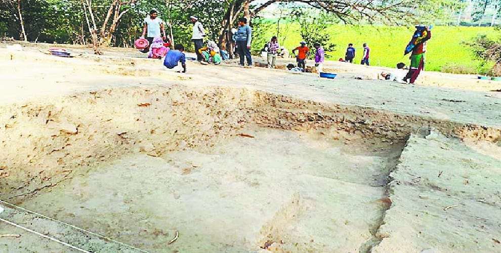 History started coming out in excavation of lakshagrah, found human bone teeth