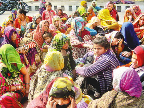 Neighbors killed by truck collision, uncle injured in chitrakoot